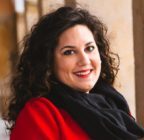 Dña. Laura Toro Almirante.